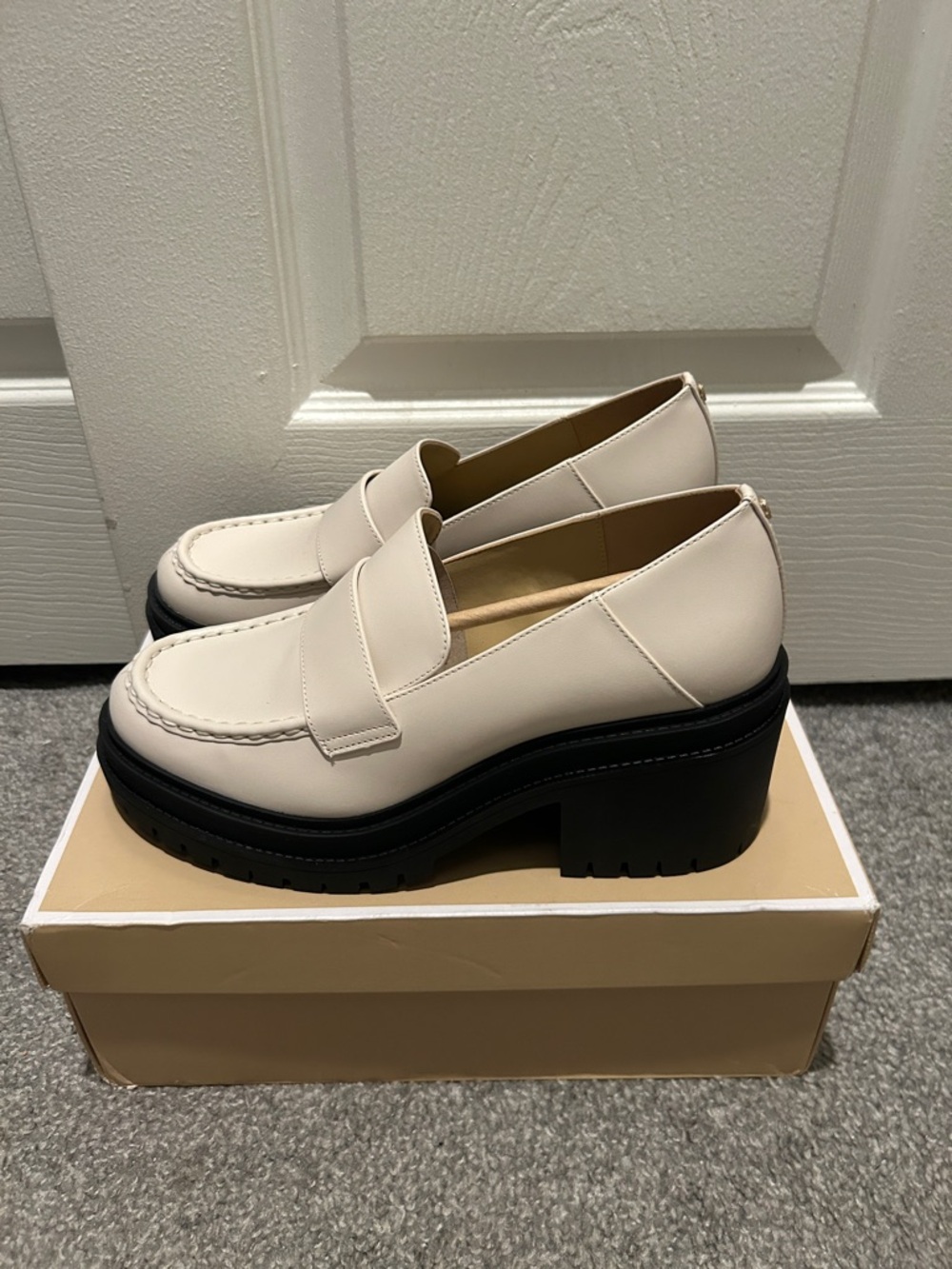 MICHAEL Michael Kors Cream Platform Loafers size 8